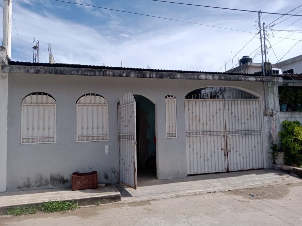 Casa en venta en Col. Forjadores, Chetumal